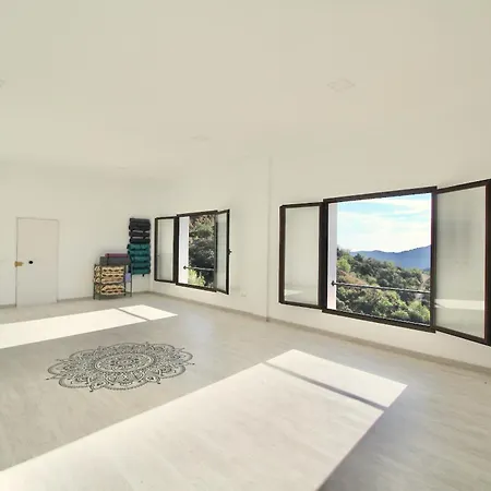 Trompetilla Montes De With Yoga And *