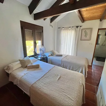 Trompetilla Montes De With Yoga And Villa